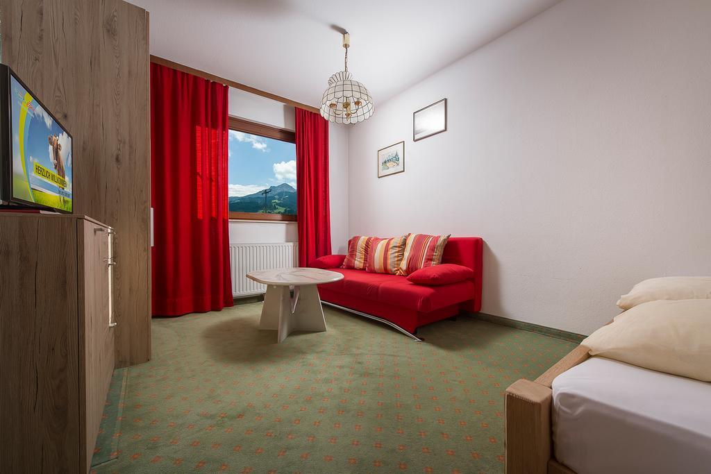 Familienhotel Central St. Johann in Tirol Szoba fotó