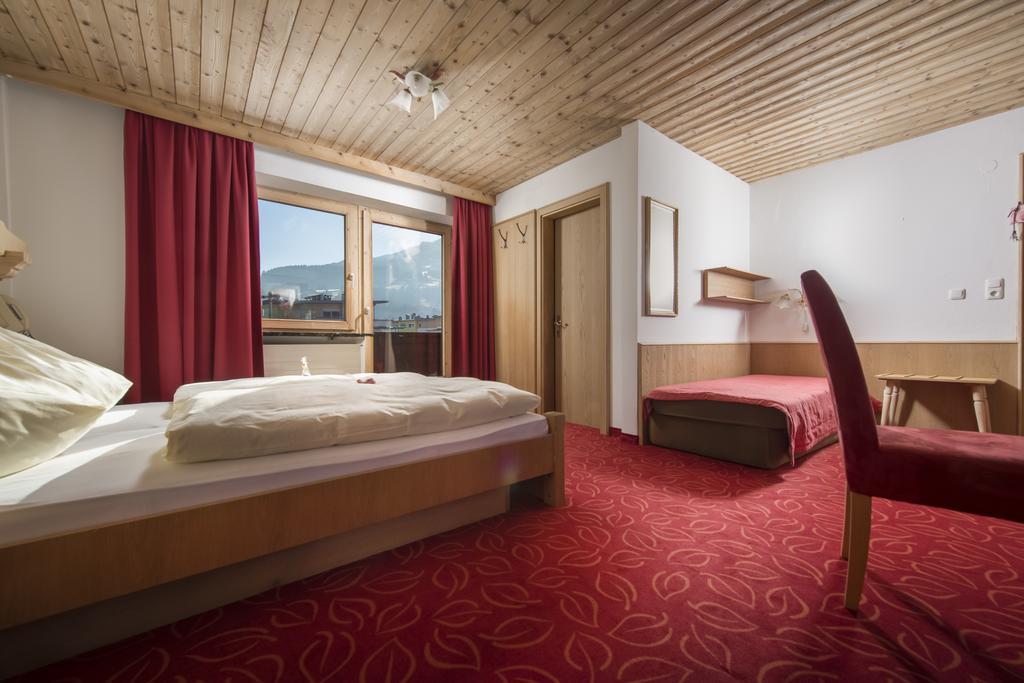 Familienhotel Central St. Johann in Tirol Szoba fotó