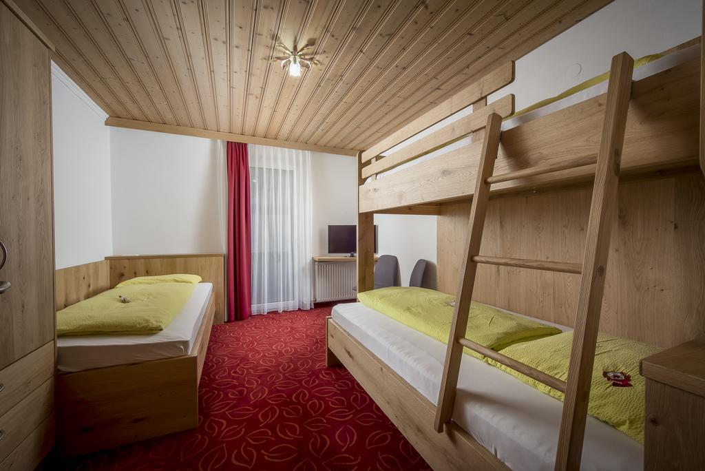 Familienhotel Central St. Johann in Tirol Kültér fotó