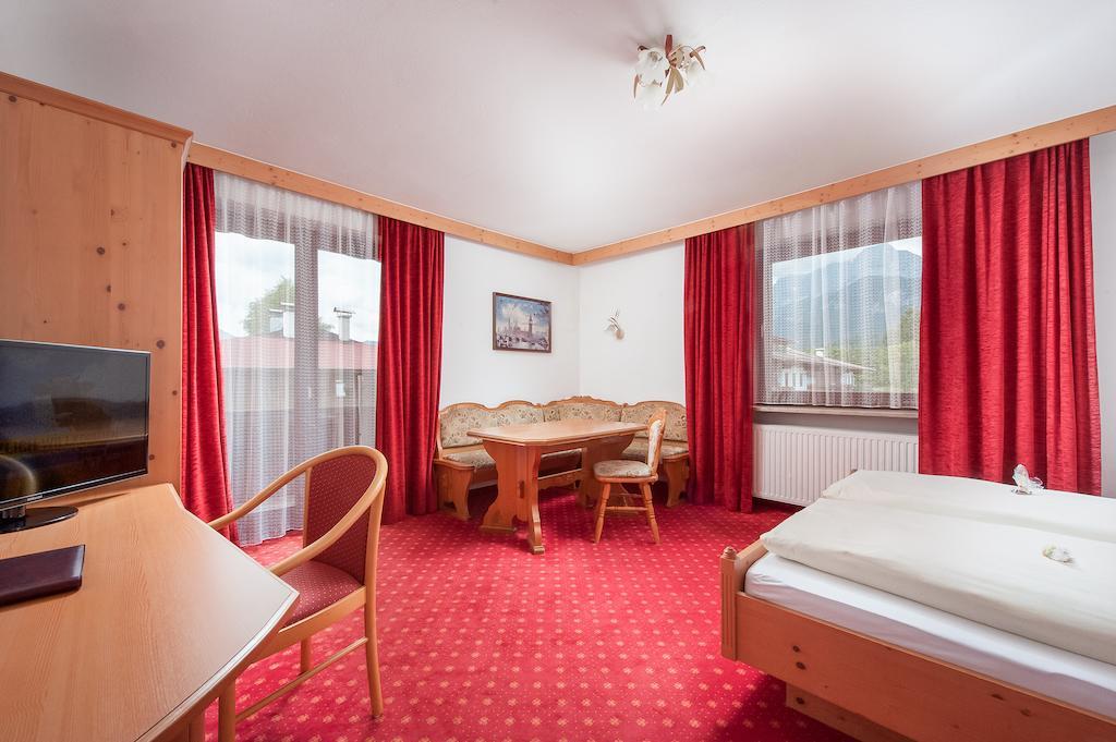 Familienhotel Central St. Johann in Tirol Szoba fotó